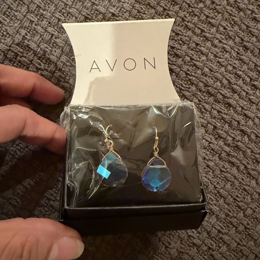 AVON Shimmering Teardrop Earrings NIB